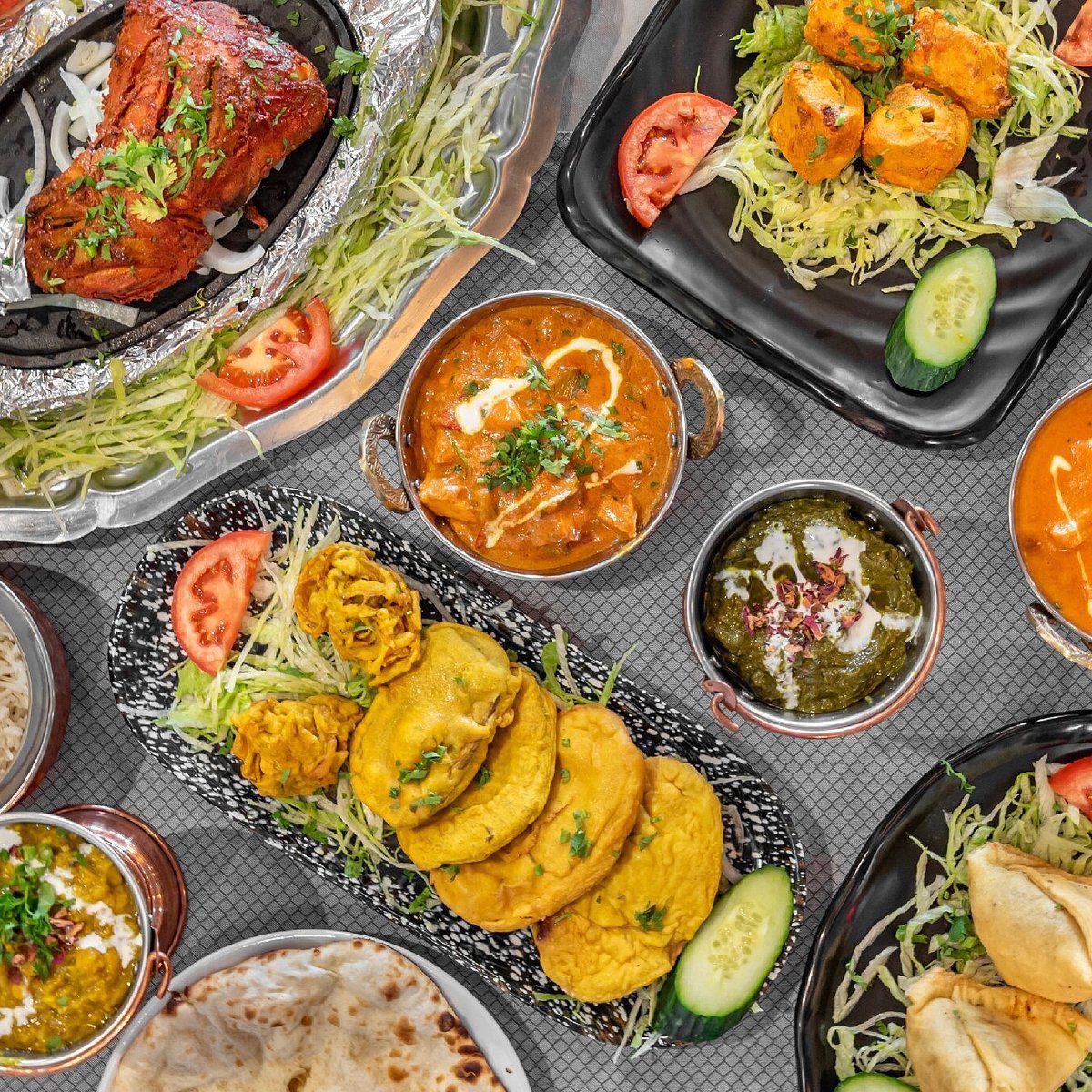 Pains Cheese Naans traditionnels cuits au four Tandoor, spécialité de notre restaurant indien.